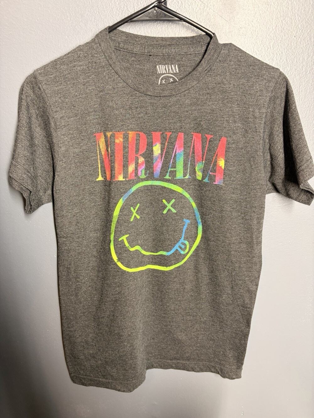 Nirvana Smiley Face Band Tee Size Medium Gray Graphic Grunge T-Shirt